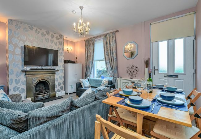 House in Caernarfon - Bryn Derfel House House in Caernarfon - Bryn Derfel House