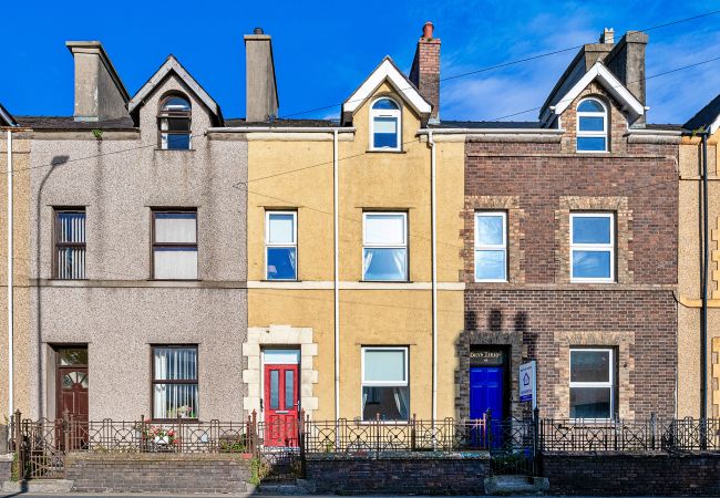 House in Caernarfon - Bryn Derfel House House in Caernarfon - Bryn Derfel House