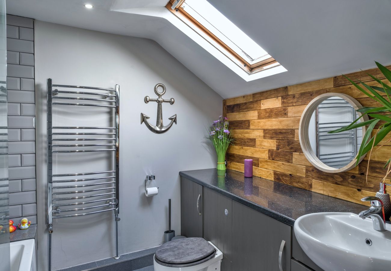 House in Millbrook - High Cross House