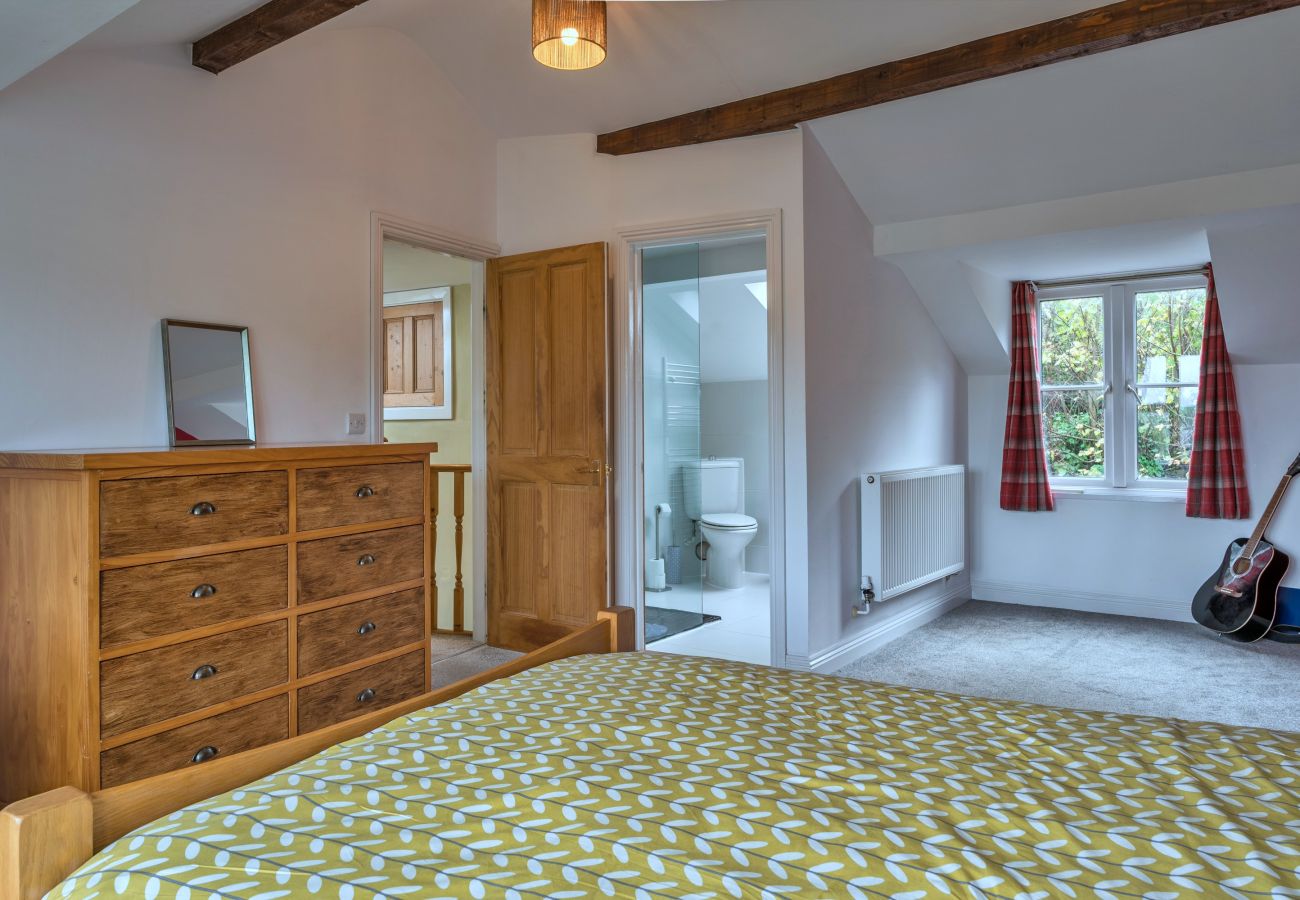 House in Millbrook - High Cross House