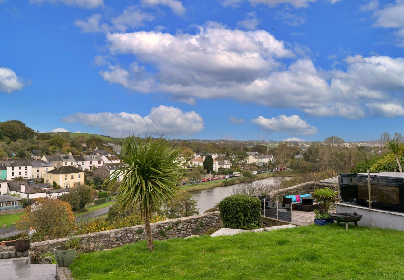 House in Millbrook - High Cross House