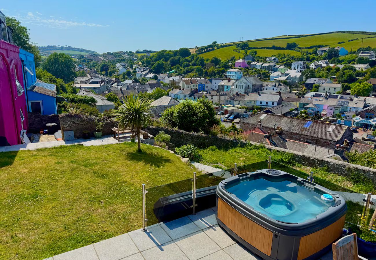 House in Millbrook - High Cross House