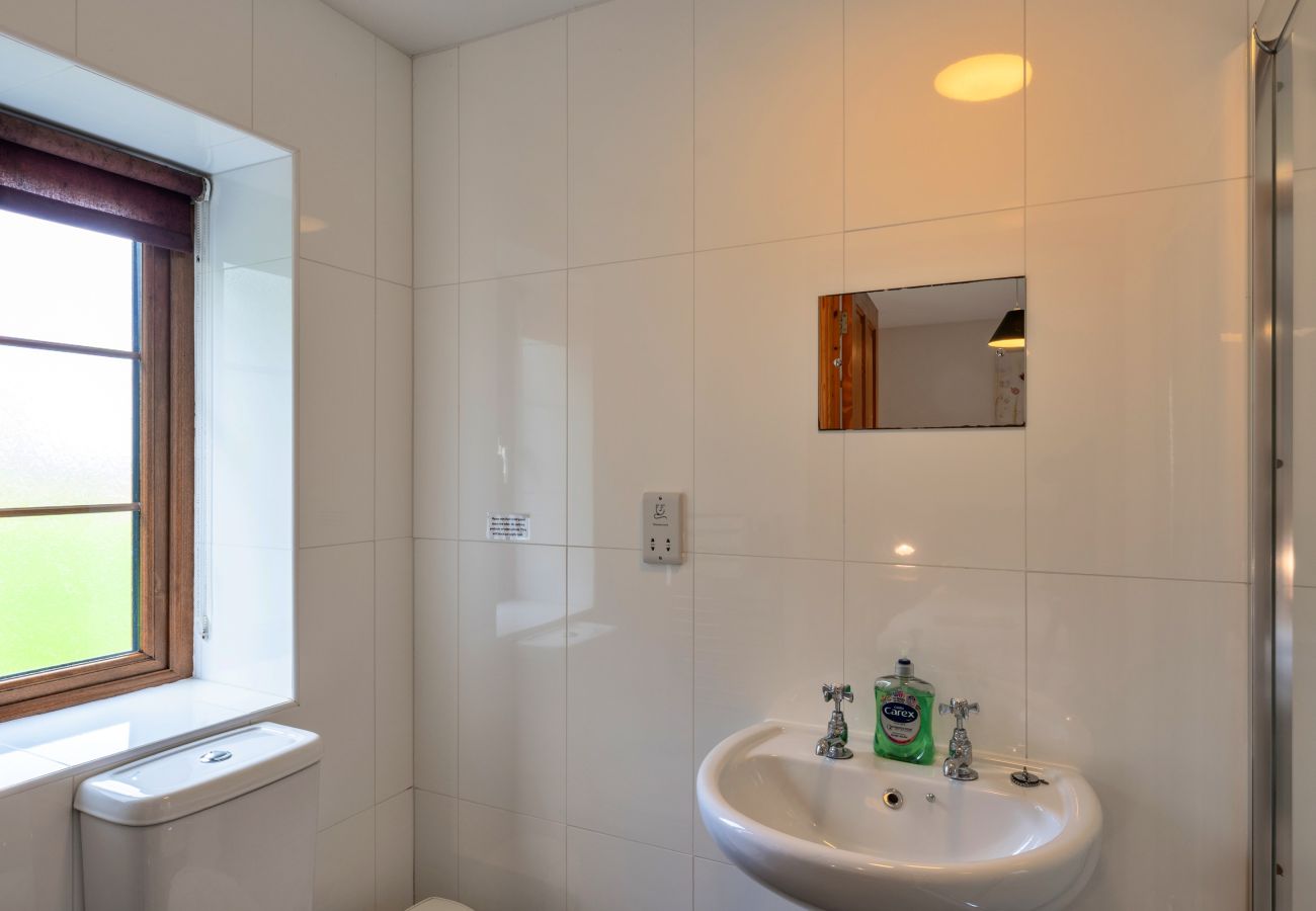 Cabin in Torrington - Tarka's Holt Log Cabin, Stowford