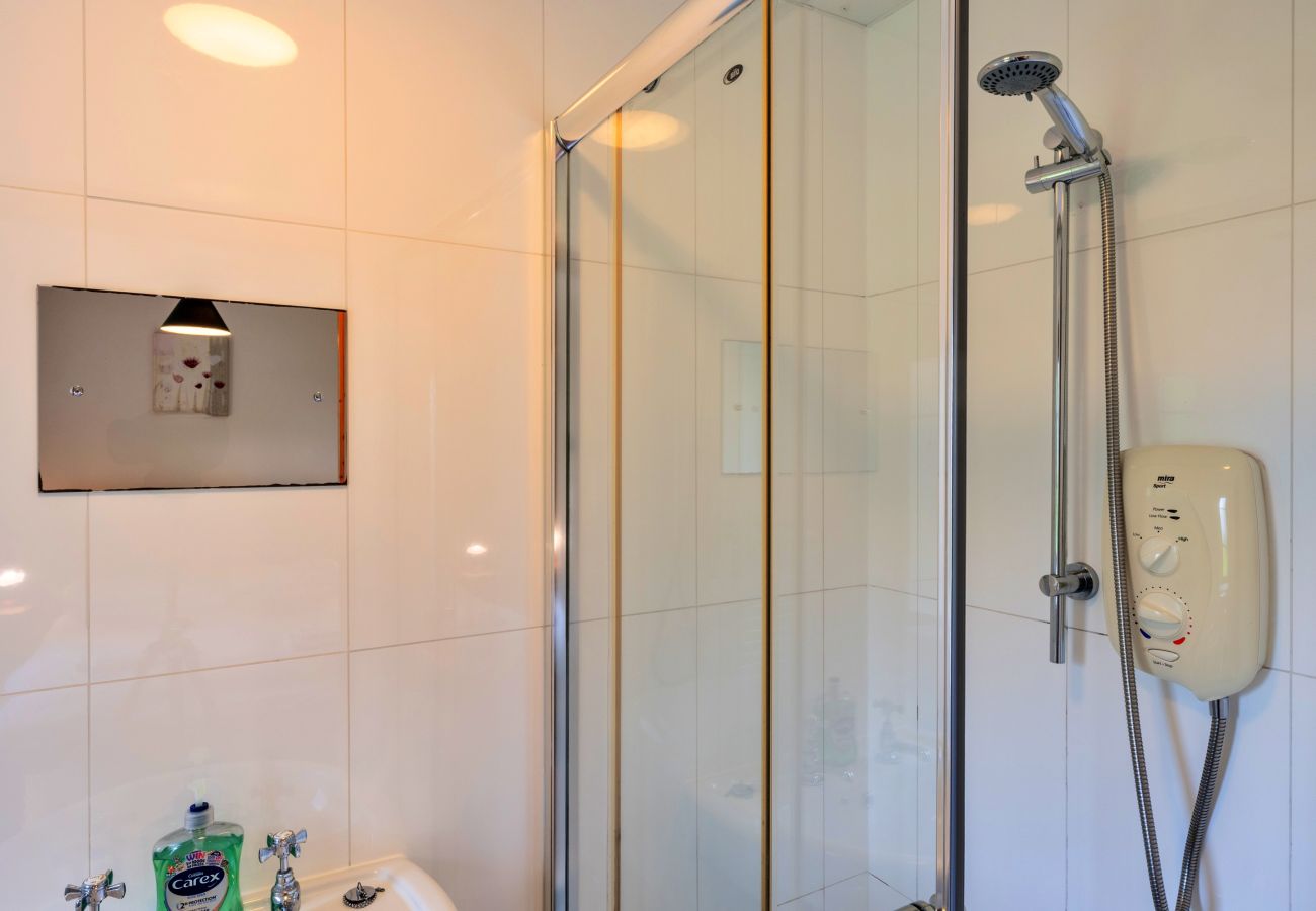 Cabin in Torrington - Tarka's Holt Log Cabin, Stowford