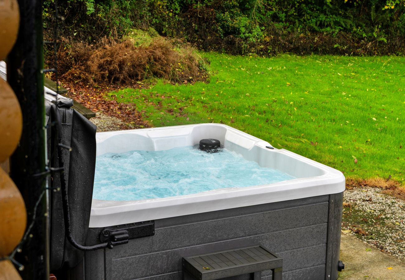 Cabin in Torrington - Tarka's Holt Log Cabin, Stowford