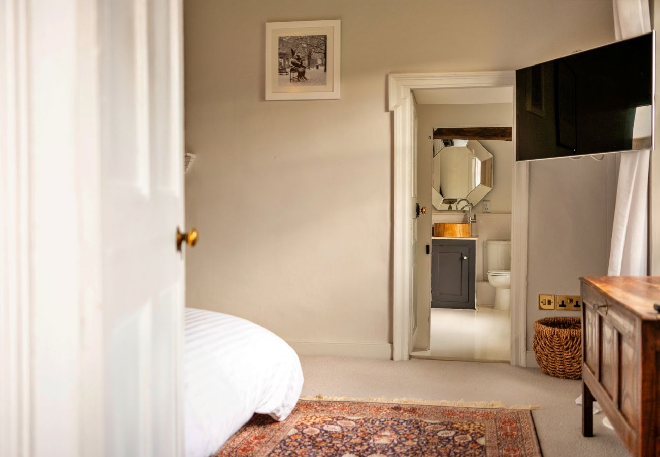 House in Lechlade - Morley House