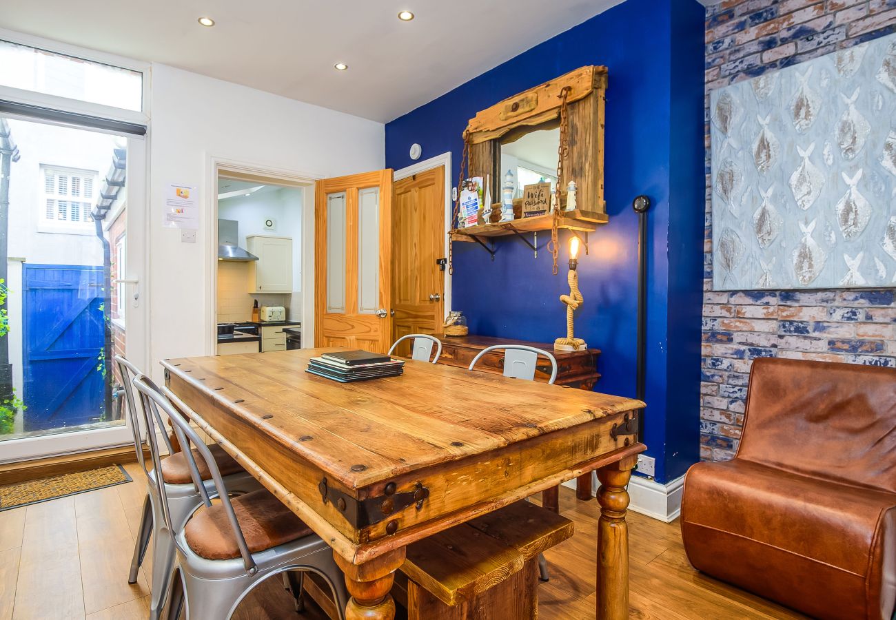 House in Whitby - Falcon Retreat