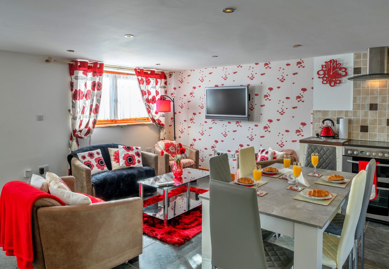 Cottage in Aylesbeare - Poppy Cottage, Great Houndbeare Farm