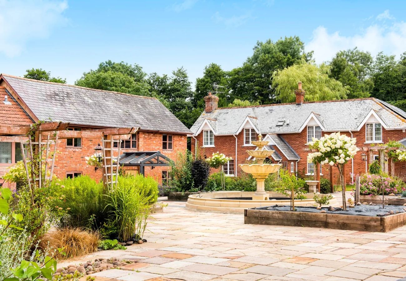 Cottage in Aylesbeare - Ivy Cottage, Great Houndbeare Farm