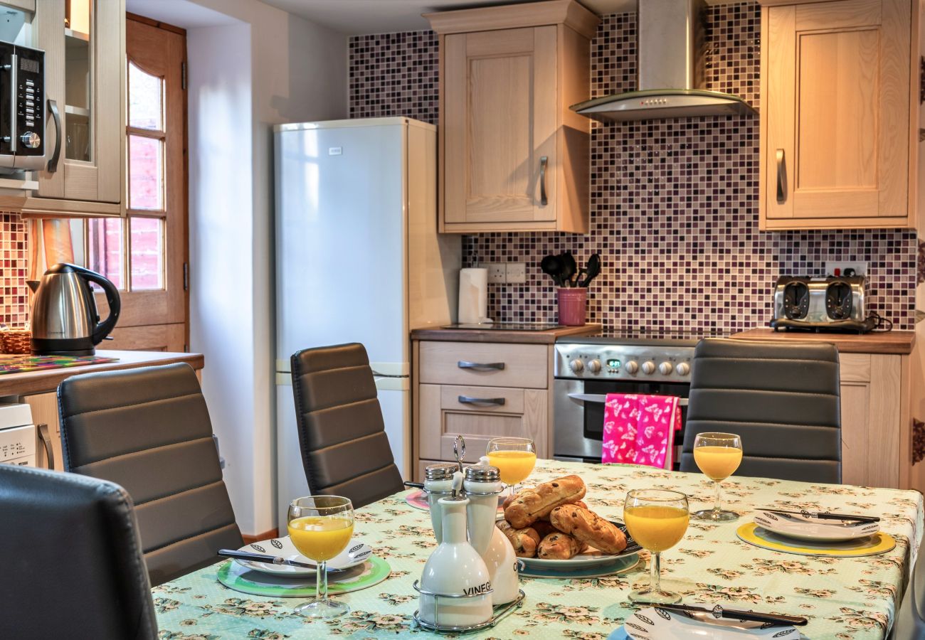 Cottage in Aylesbeare - Ivy Cottage, Great Houndbeare Farm