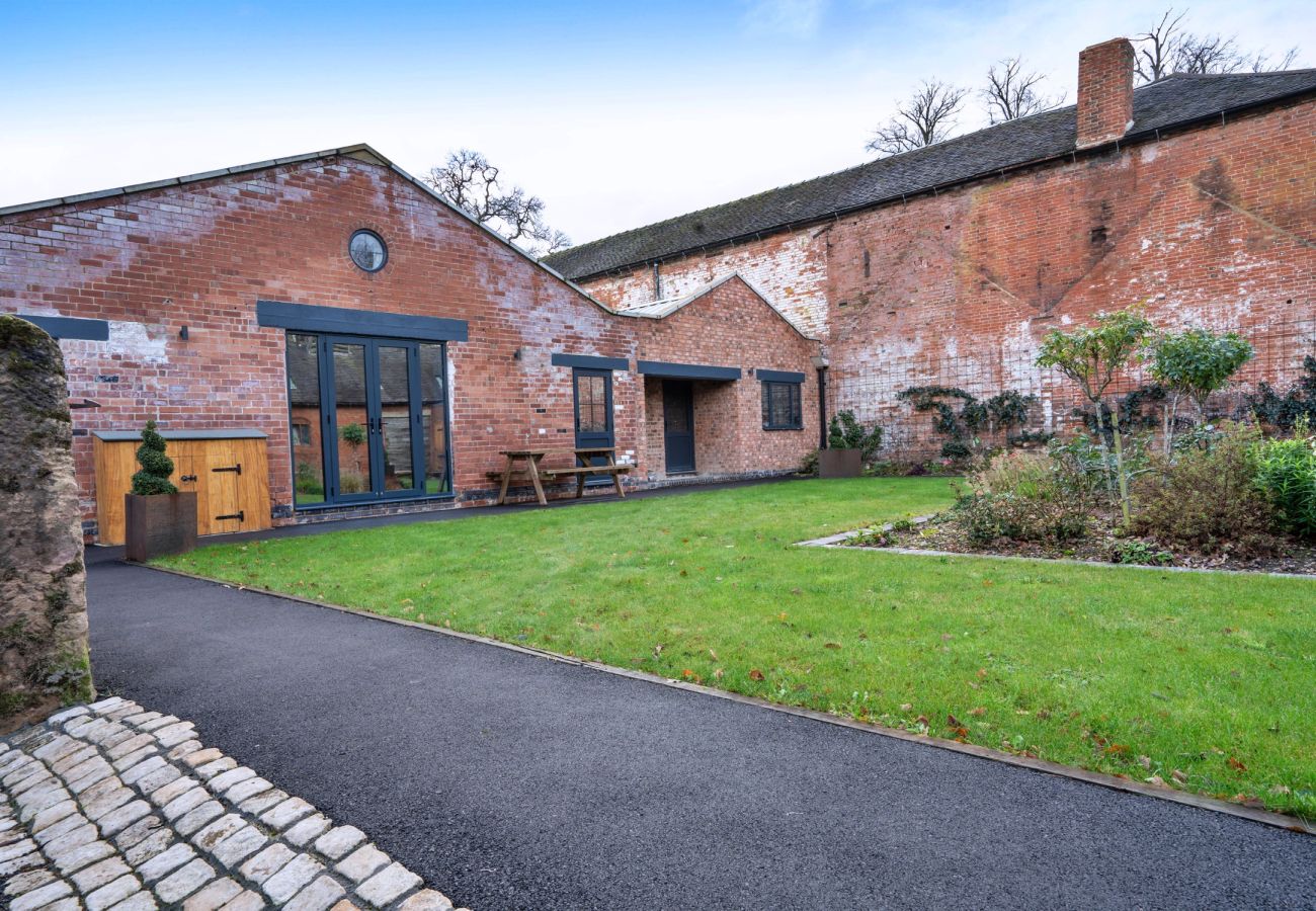 House in Longford - Courtyard View at Longford
