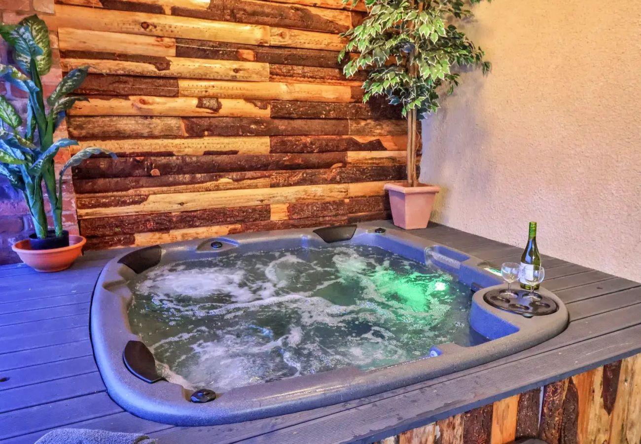 Cottage in Aylesbeare - Cob Barn, Great Houndbeare Farm