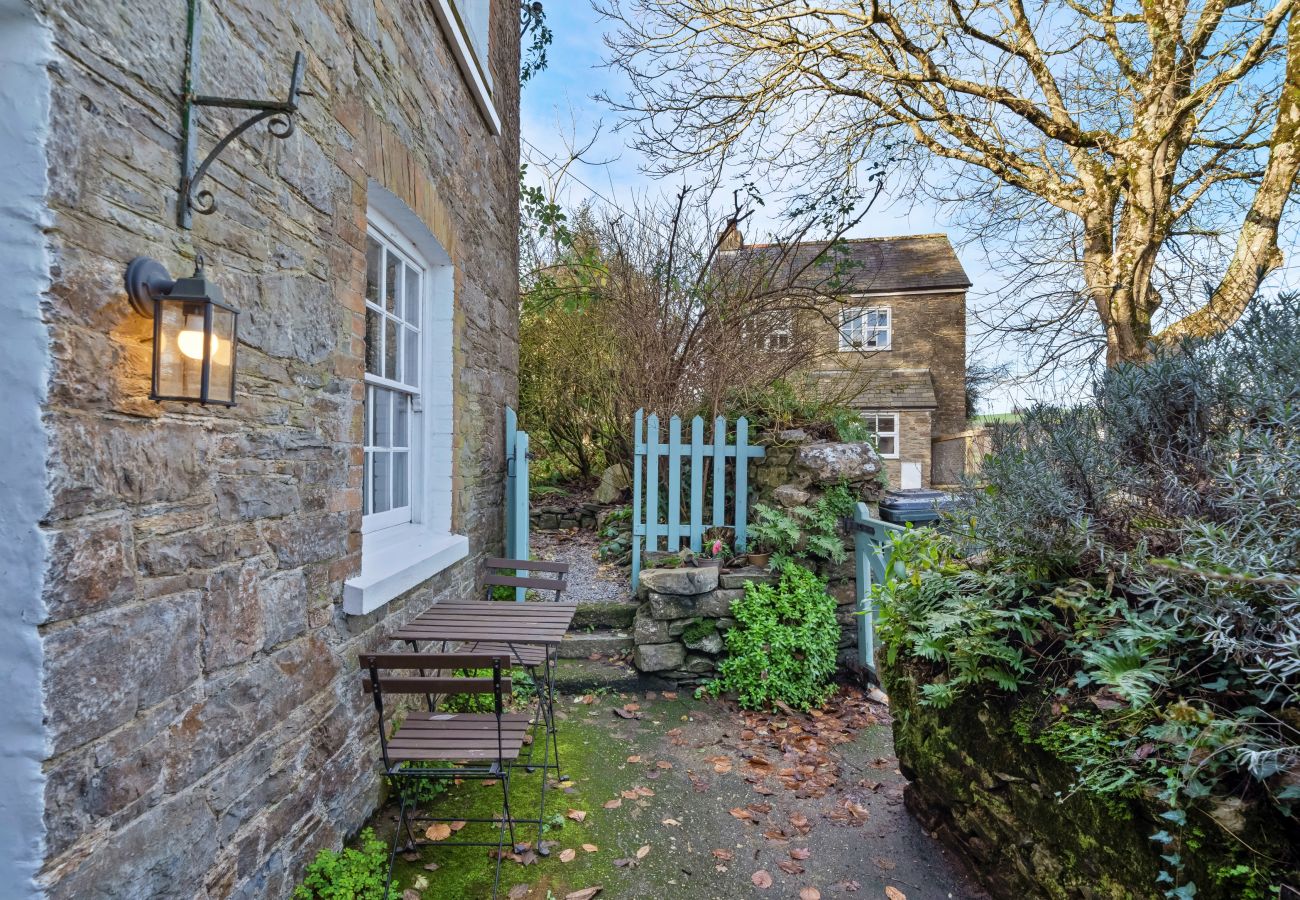 Cottage in Broadhempston - Horseshoe Cottage