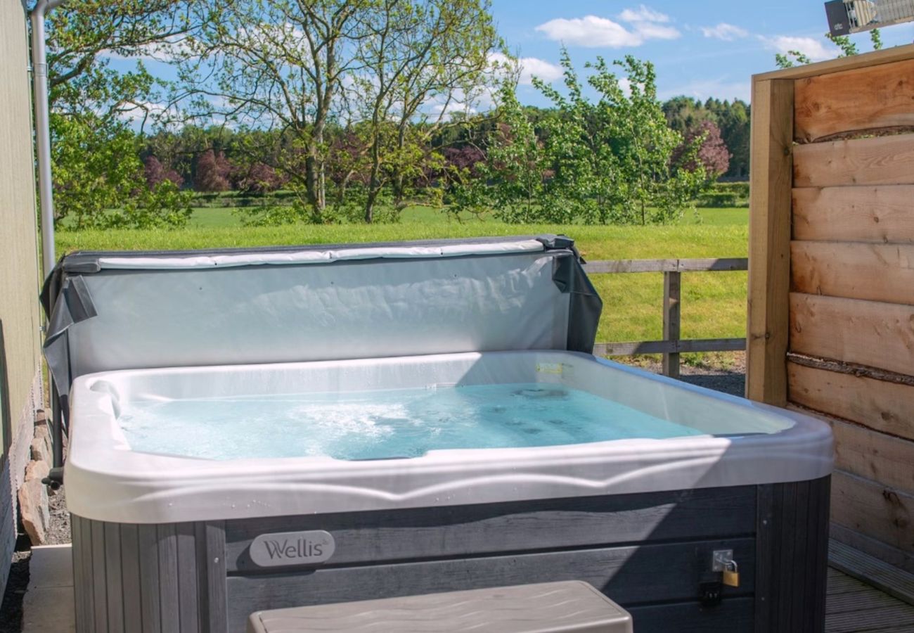 Chalet in Errol - Silverwood Hideaway Lodge