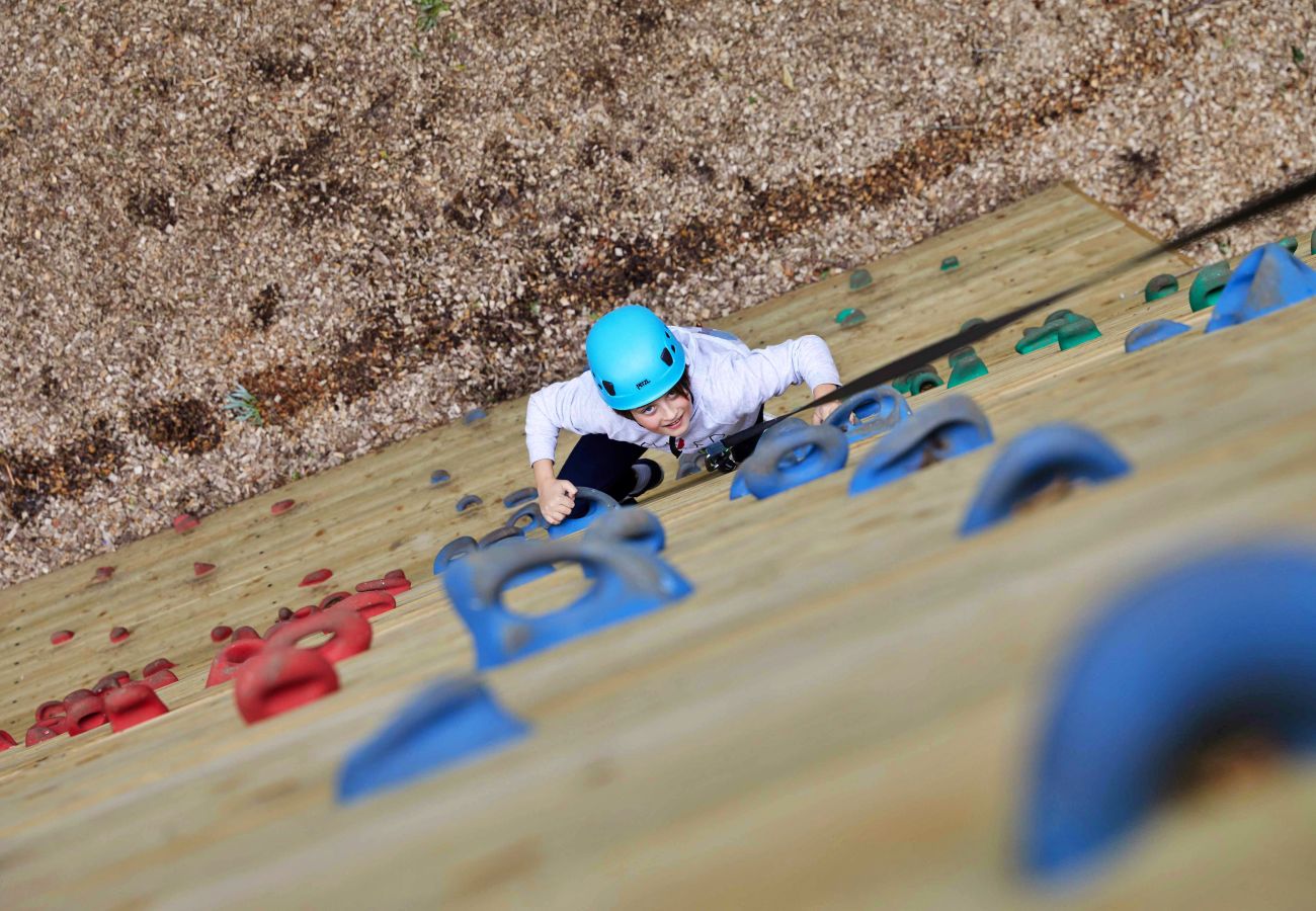 House in Lechlade - The Glass House at The Lakes by Yoo