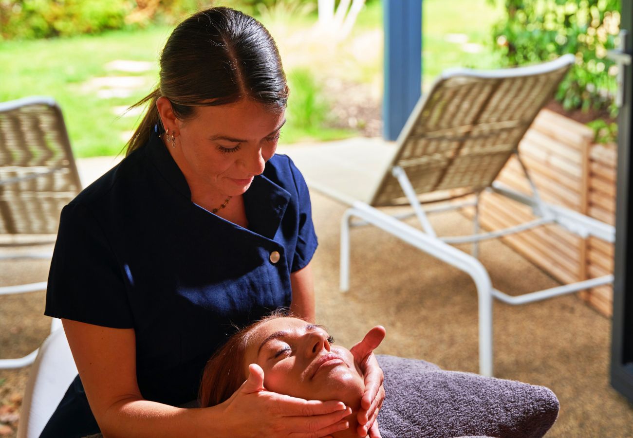 House in Lechlade - The Glass House at The Lakes by Yoo