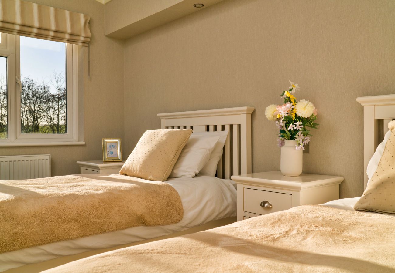 Chalet in Bourn - Heron Luxury Lodge