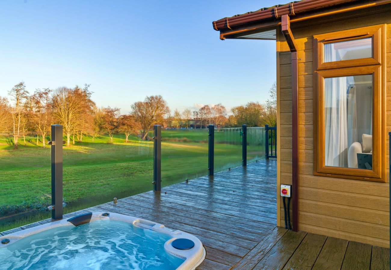 Chalet in Bourn - Heron Luxury Lodge