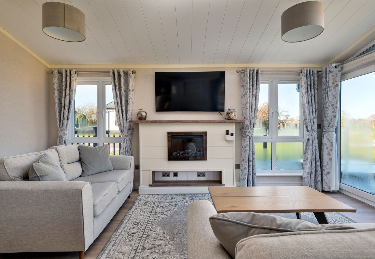 Chalet in Bourn - Osprey Luxury Lodge