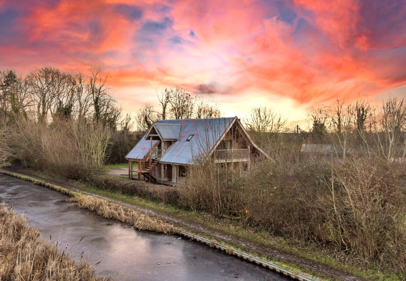 Apartment in Maesbury Marsh - Canal Central