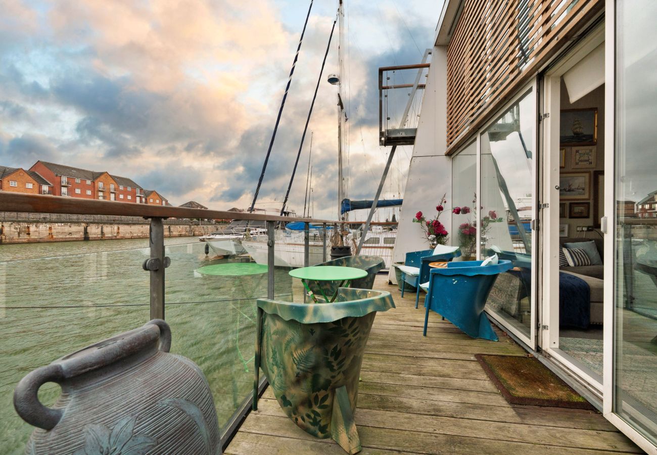 Boat in Liverpool - The Houseboat, Liverpool Marina