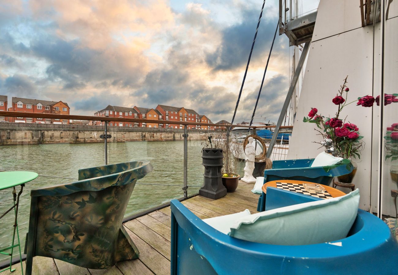 Boat in Liverpool - The Houseboat, Liverpool Marina