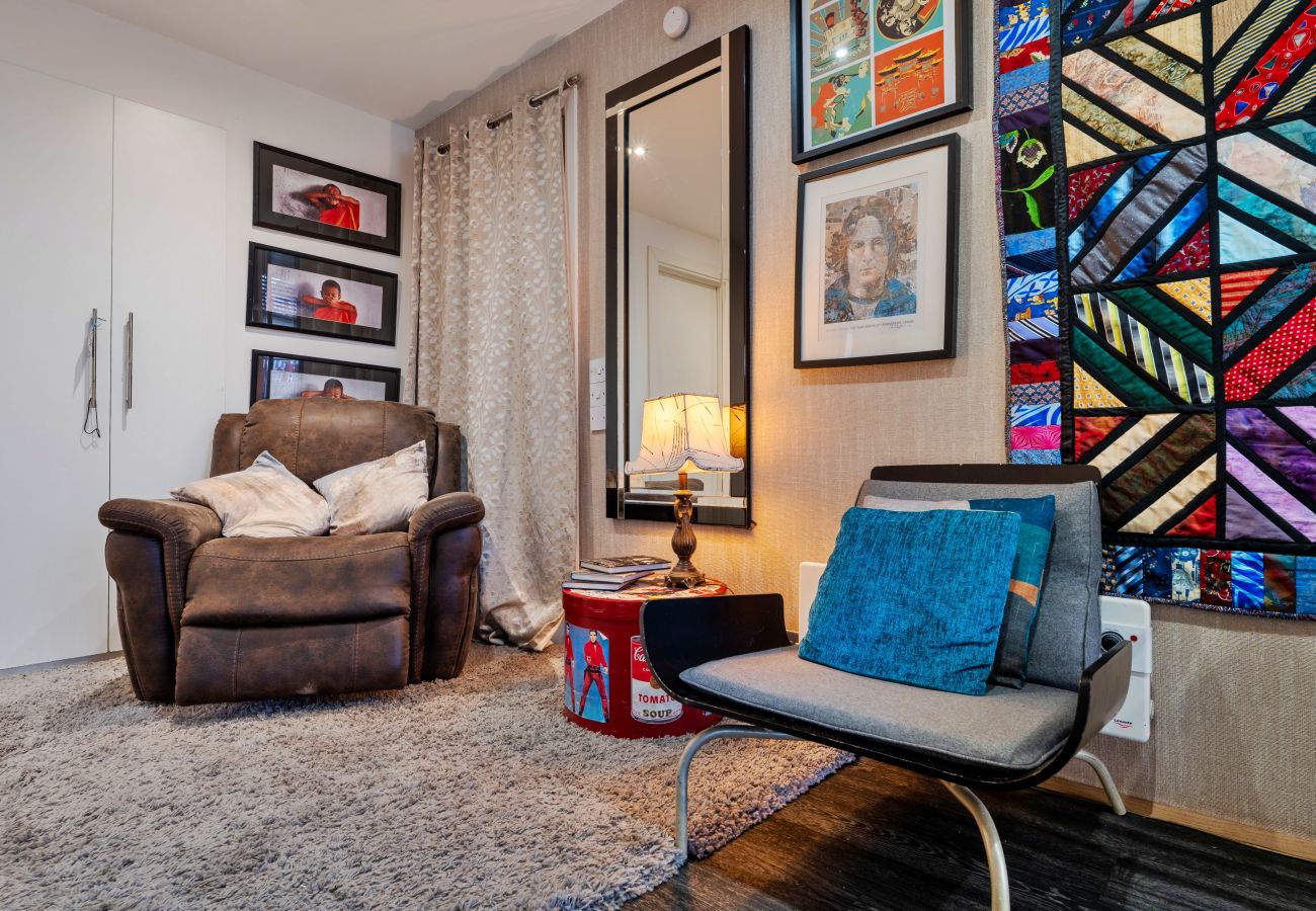 Boat in Liverpool - The Houseboat, Liverpool Marina