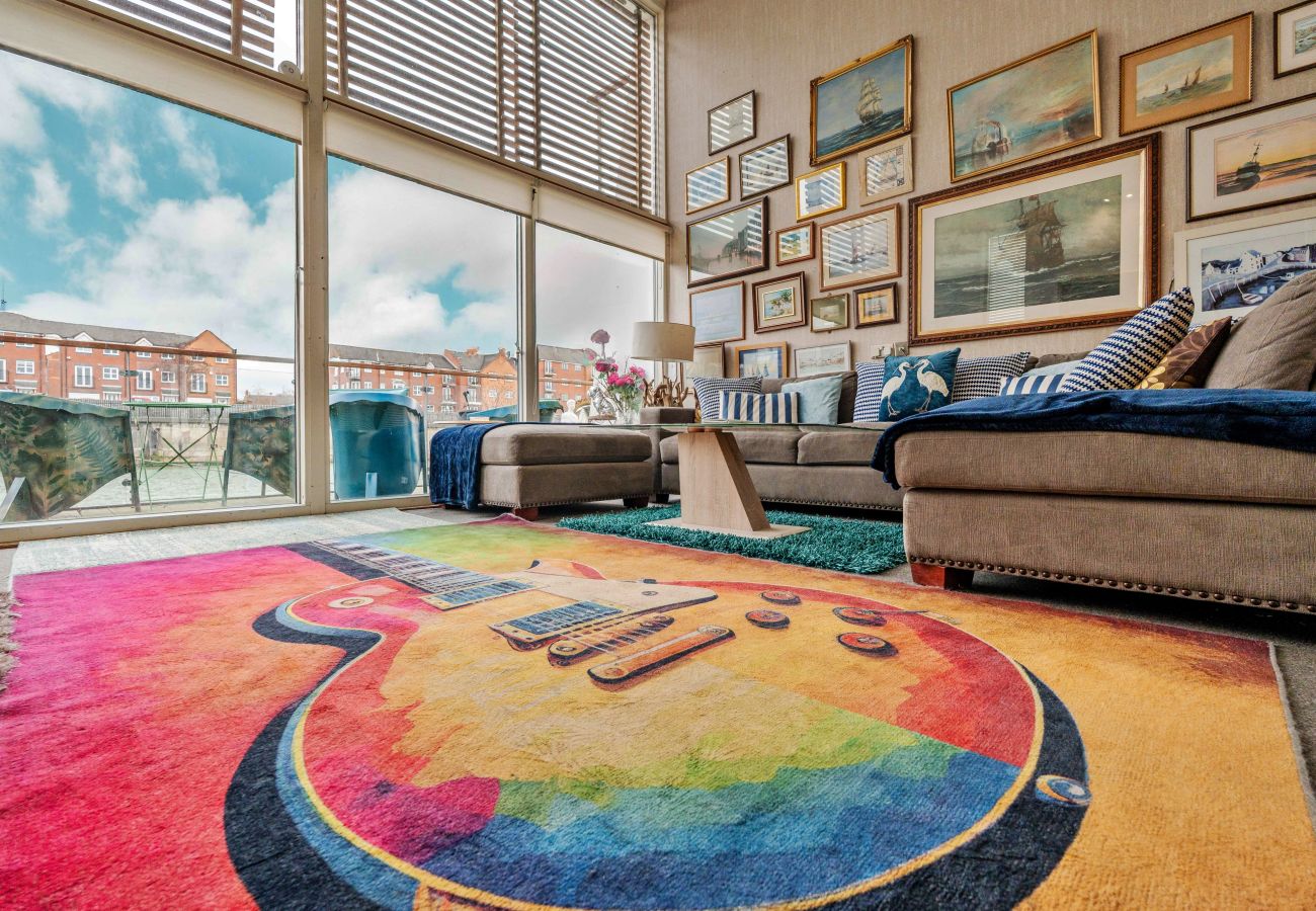 Boat in Liverpool - The Houseboat, Liverpool Marina
