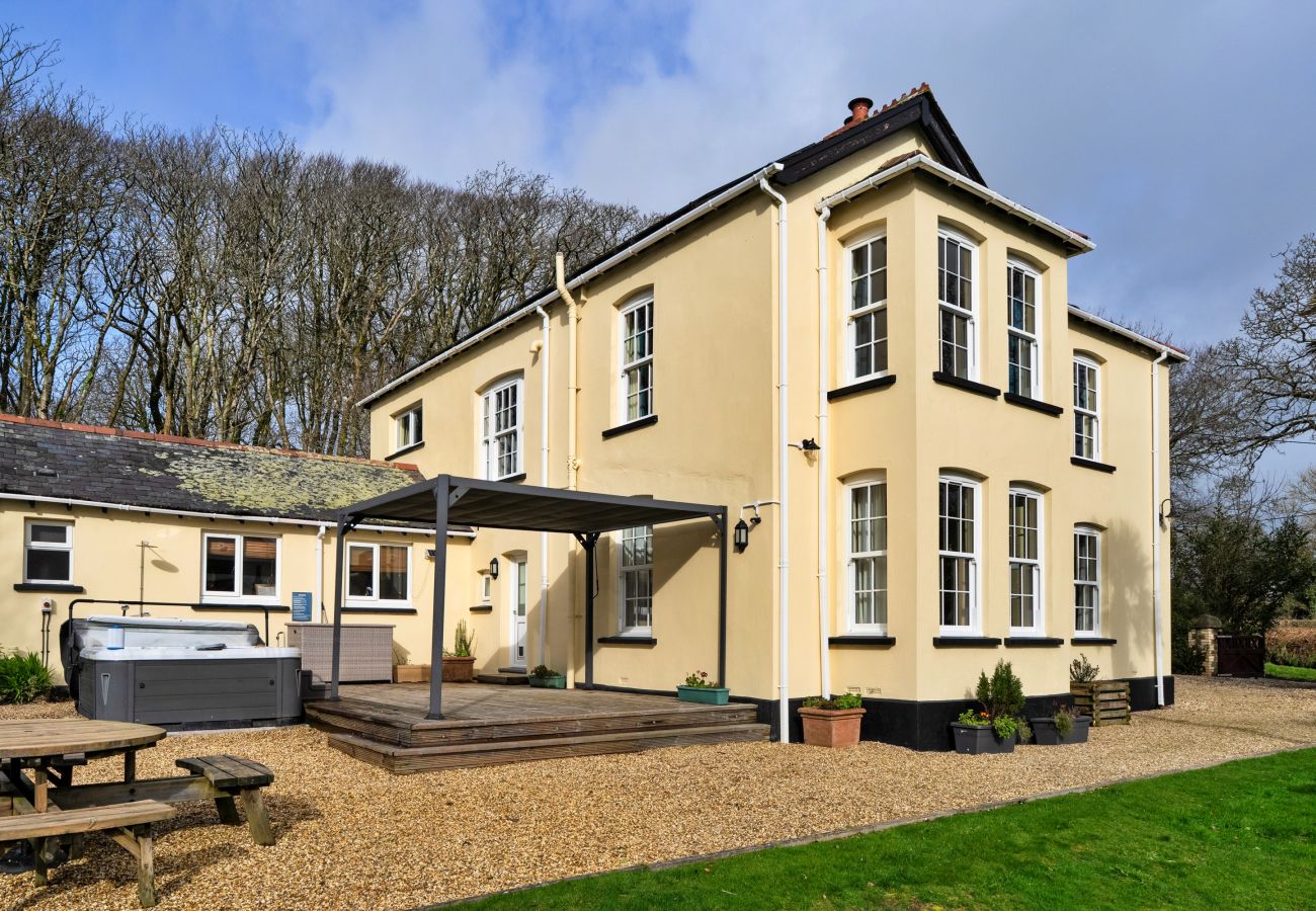 House in Woodford - St David's Country House