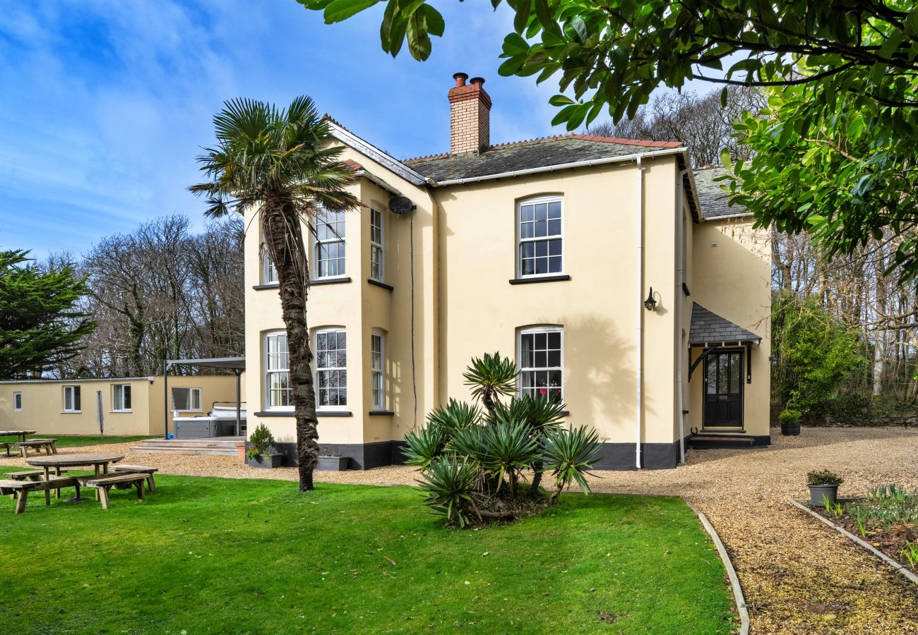 House in Woodford - St David's Country House