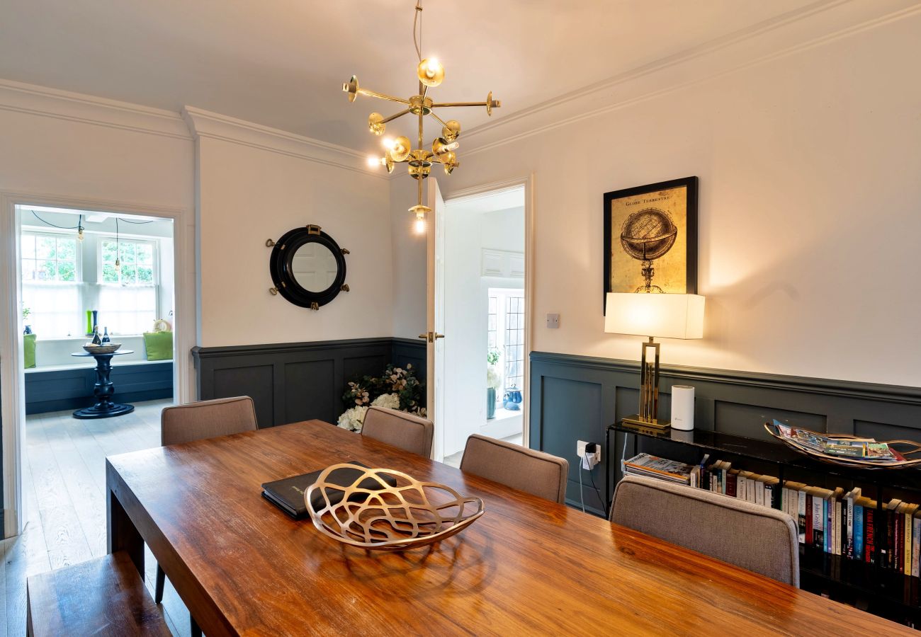 House in Wheatley - The Mount