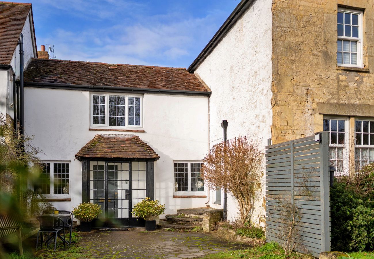 House in Wheatley - The Mount