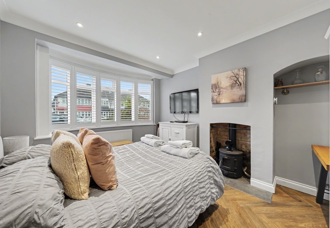 House in Whitton - Twickers Townhouse