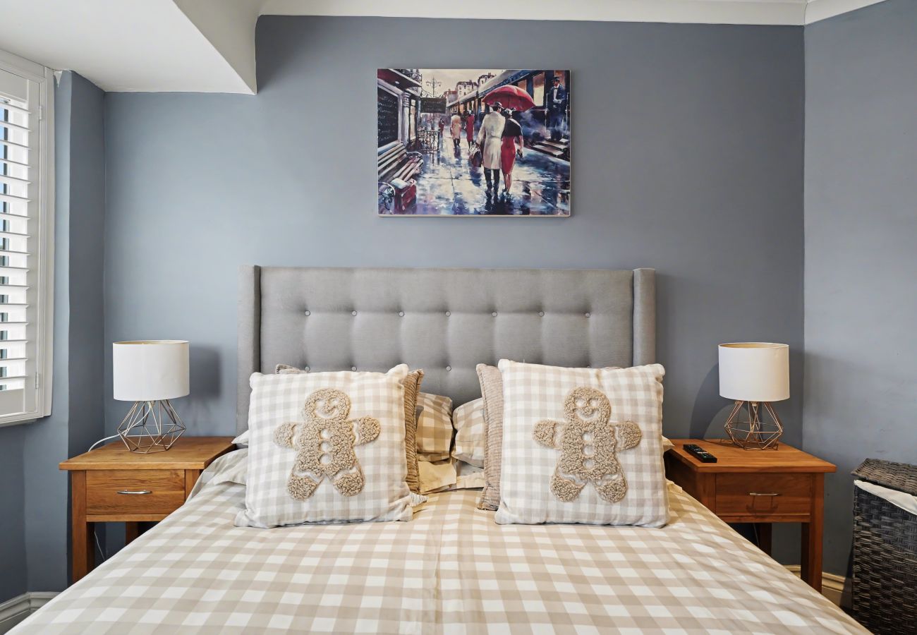 House in Whitton - Twickers Townhouse