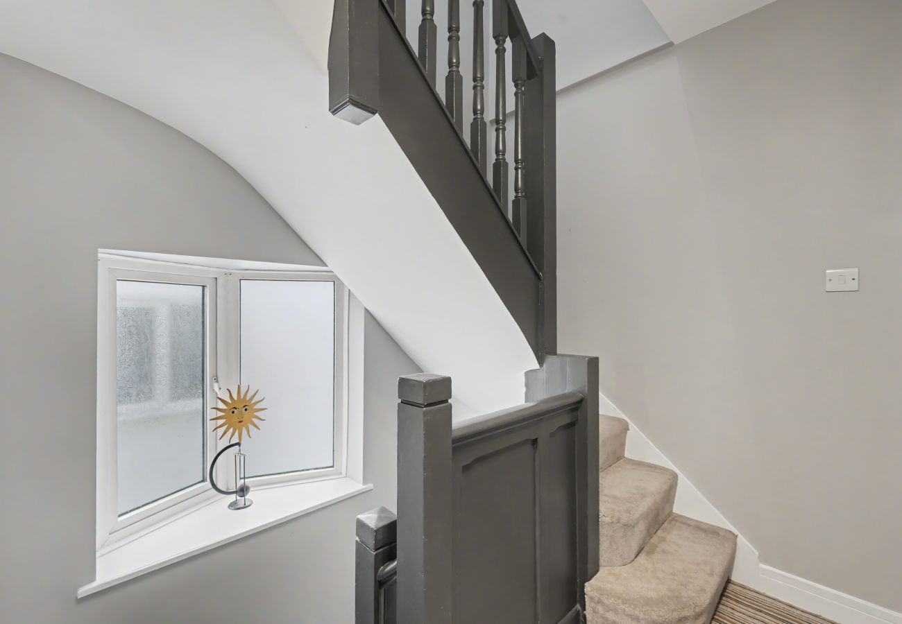 House in Whitton - Twickers Townhouse