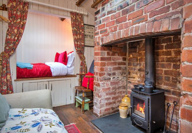 Cottage in Llangadog - Y Golchdy