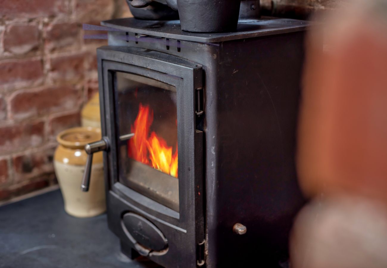 Cottage in Llangadog - Y Golchdy