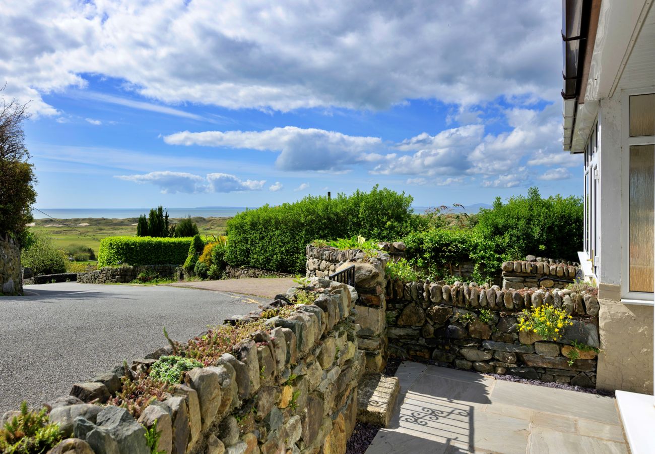 House in Harlech - Gorwel
