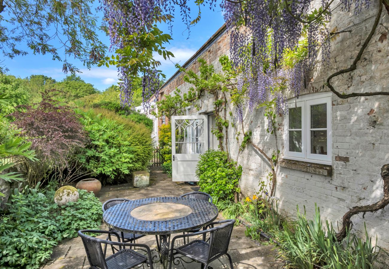 Cottage in Oakley - The Pottage