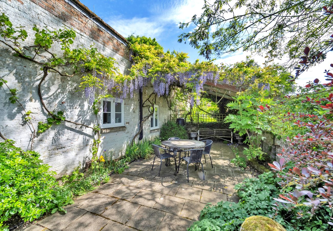 Cottage in Oakley - The Pottage