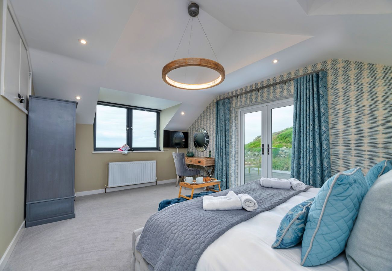House in Holyhead - Goferydd