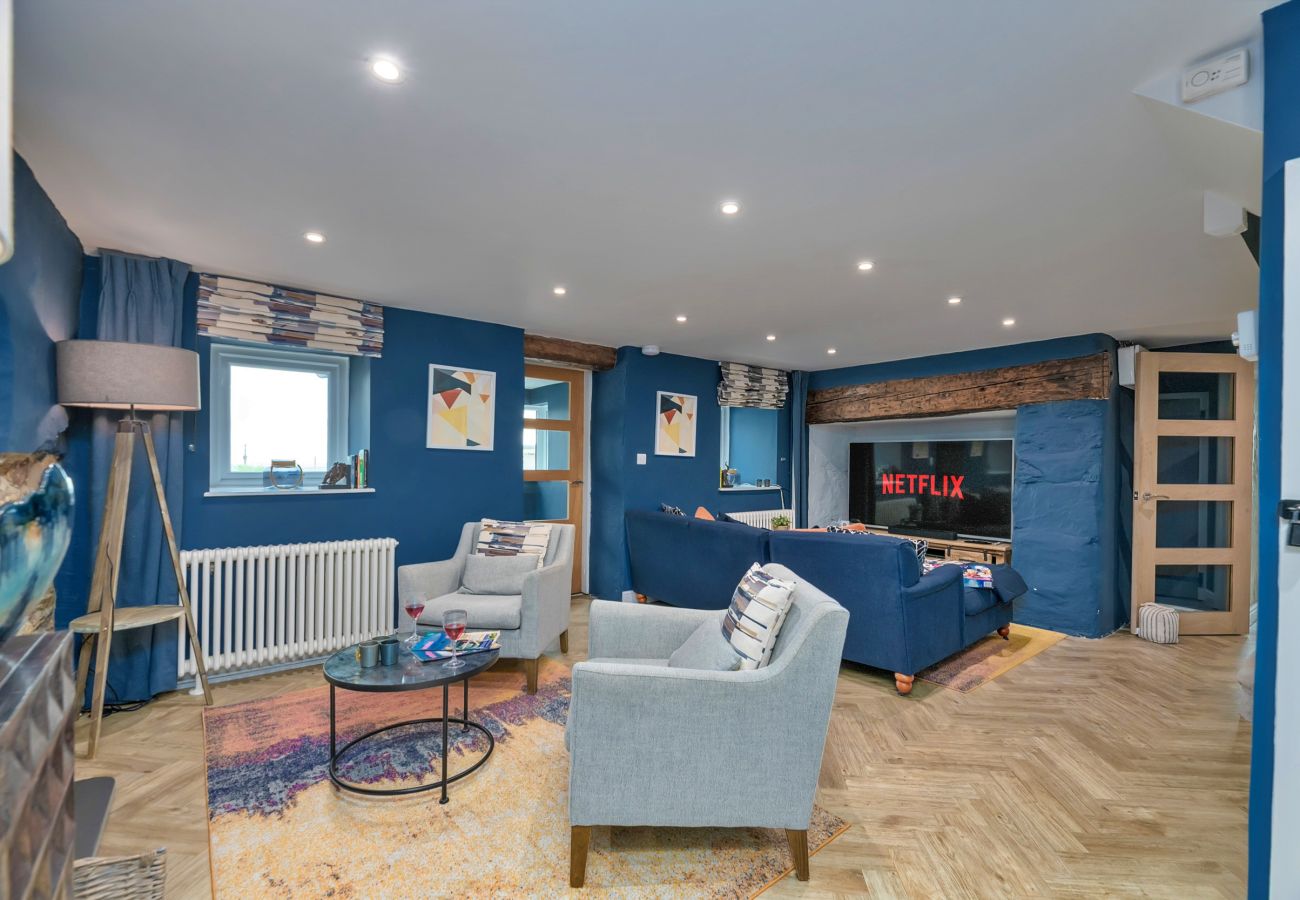 House in Holyhead - Goferydd