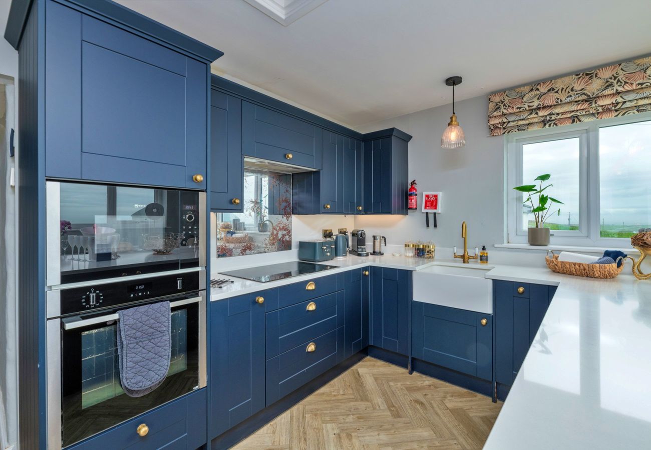House in Holyhead - Goferydd