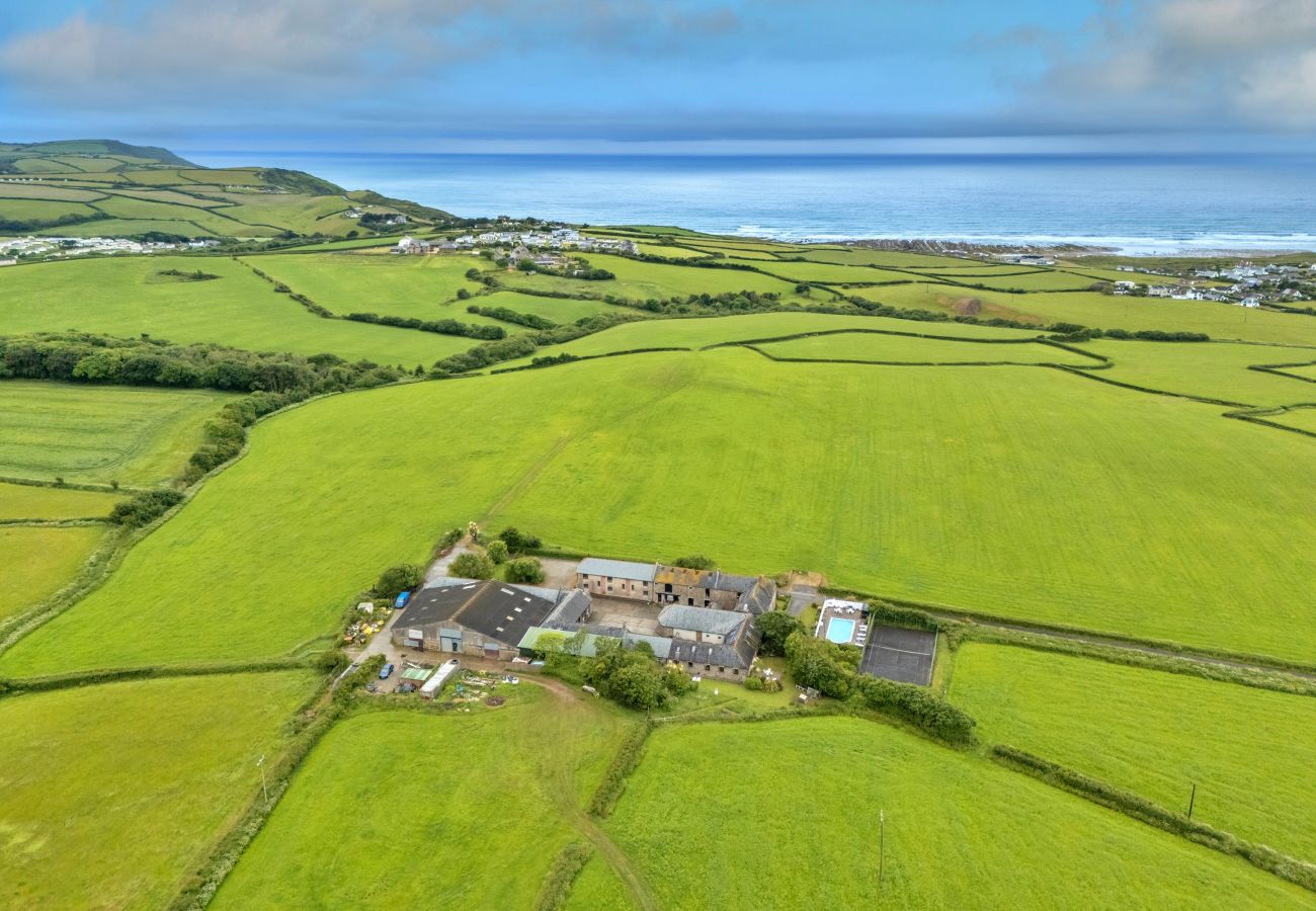 Cottage in Widemouth Bay - Barn, Quinceborough Farm