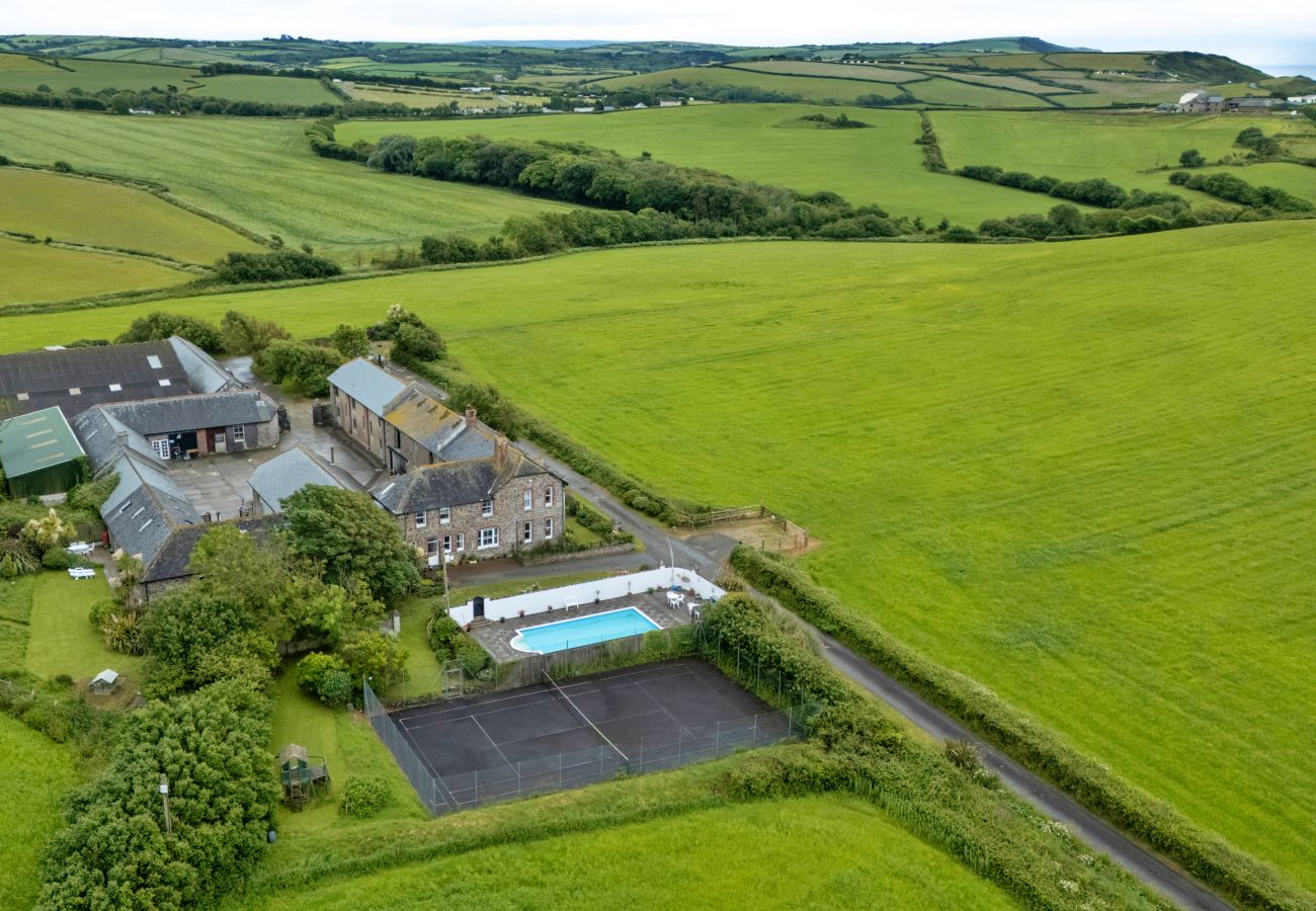Cottage in Widemouth Bay - Roost, Quinceborough Farm