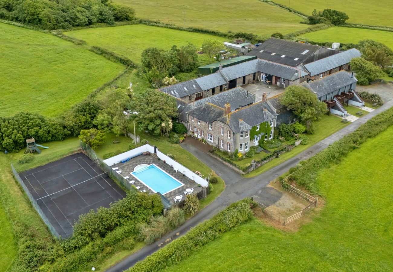 Cottage in Widemouth Bay - Roost, Quinceborough Farm