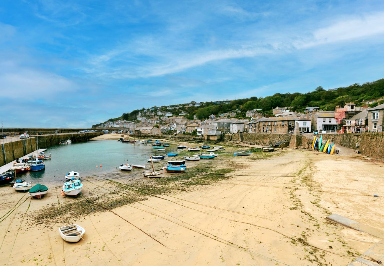 Cottage in Mousehole - Agan Chi