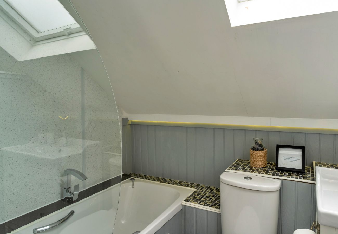 Cabin in Porth - Three Gables