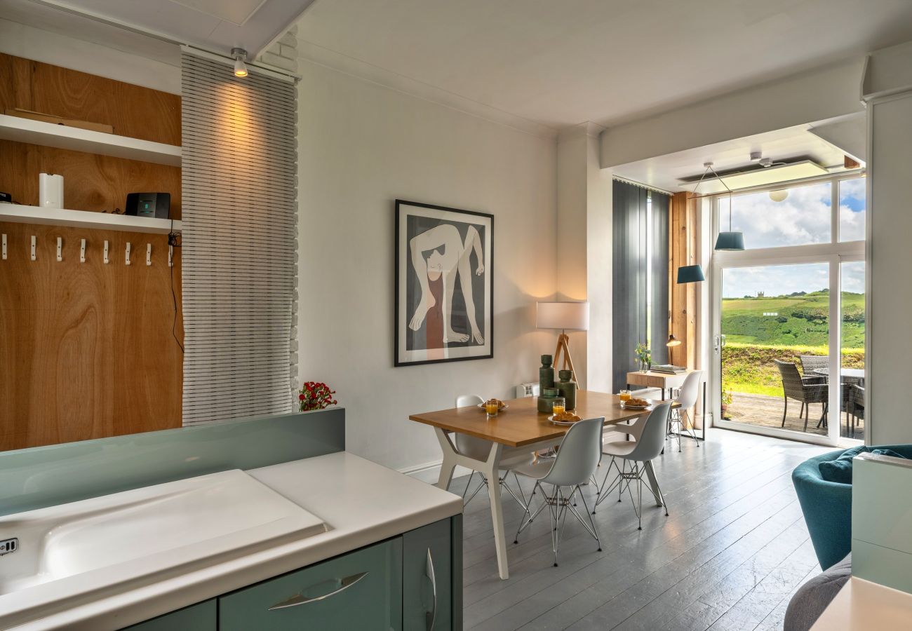 Cabin in Porth - Three Gables