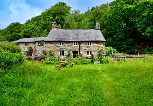 Cottage in Blaenau Ffestiniog - Tafarn Trip